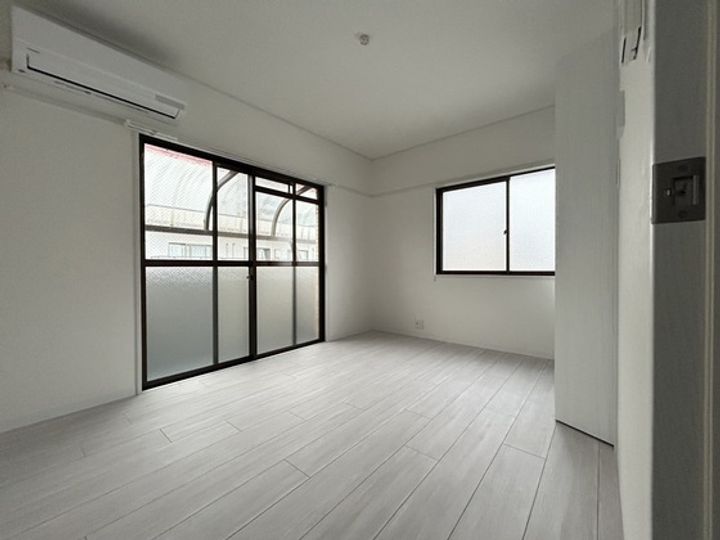 第2洋幸ビルの居間