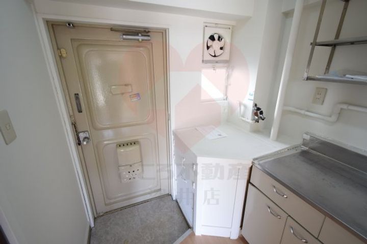 大阪府岸和田市春木旭町(マンション)の賃貸物件の玄関