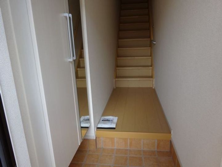 ボヌール伊奈 高蔵館の玄関