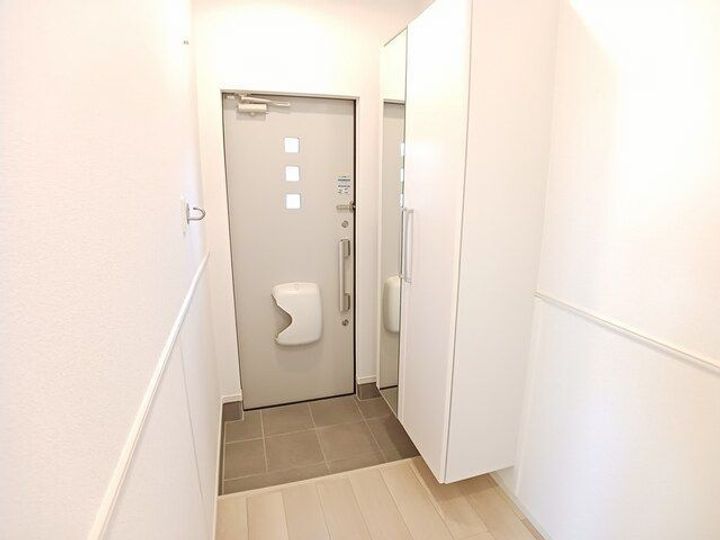 フレアルーチェ日ノ隈IIの玄関