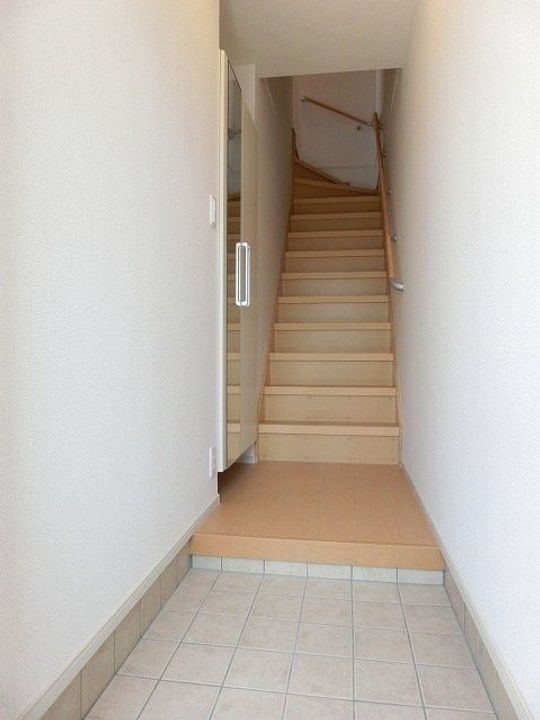 ビジュ・リアンBの玄関