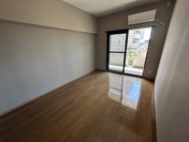 朝日プラザ上之園402号の居間