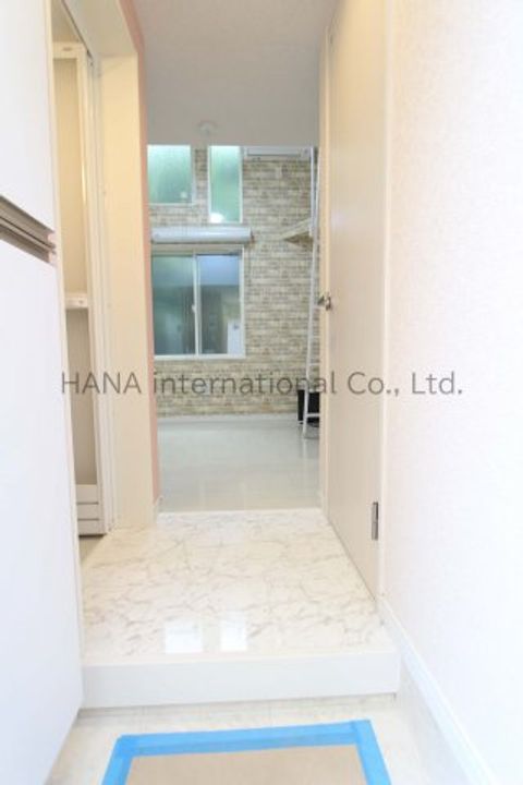 ユナイト衣笠マルセロの瞳の玄関