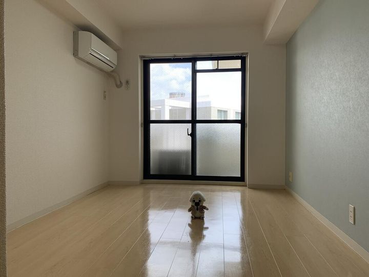 ジョイフル中山手の居間