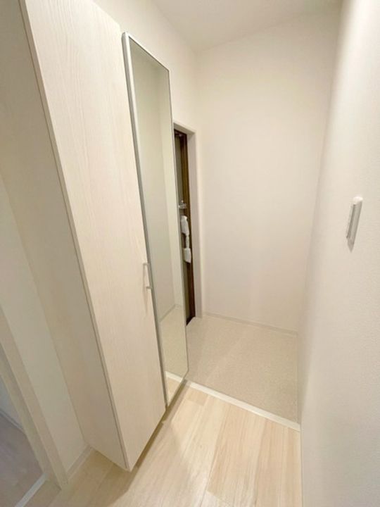 大阪府豊中市本町3の賃貸アパートの玄関