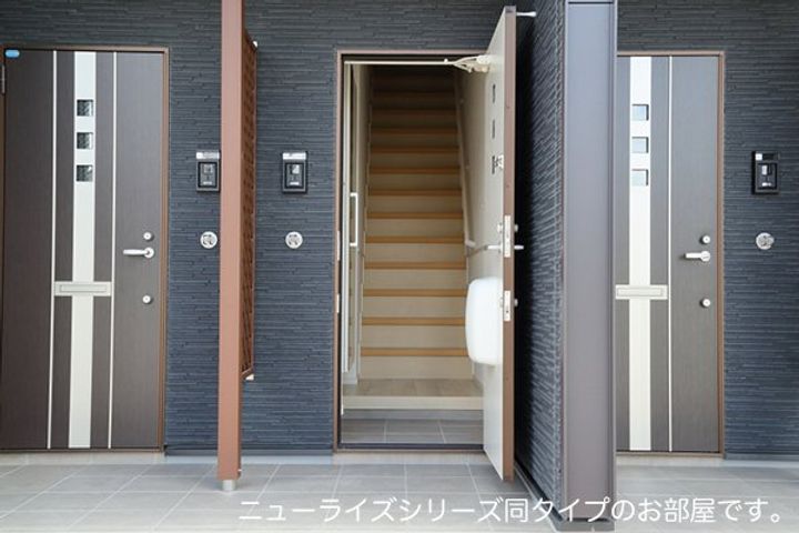 大阪府岸和田市額原町(アパート)の賃貸物件の玄関