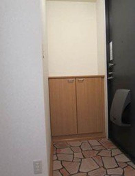 ウイングIIの玄関