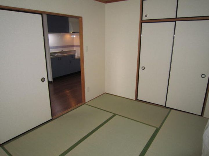 Hachibuse帝塚山の居間