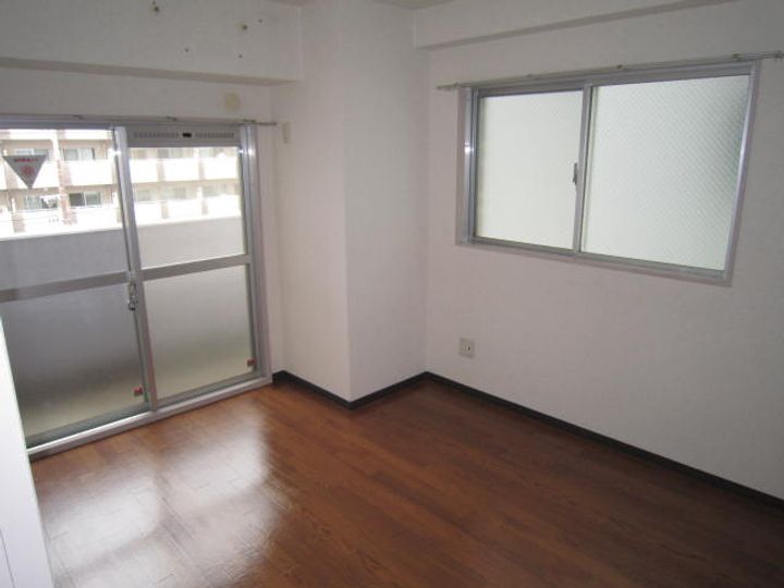 Hachibuse帝塚山の居間