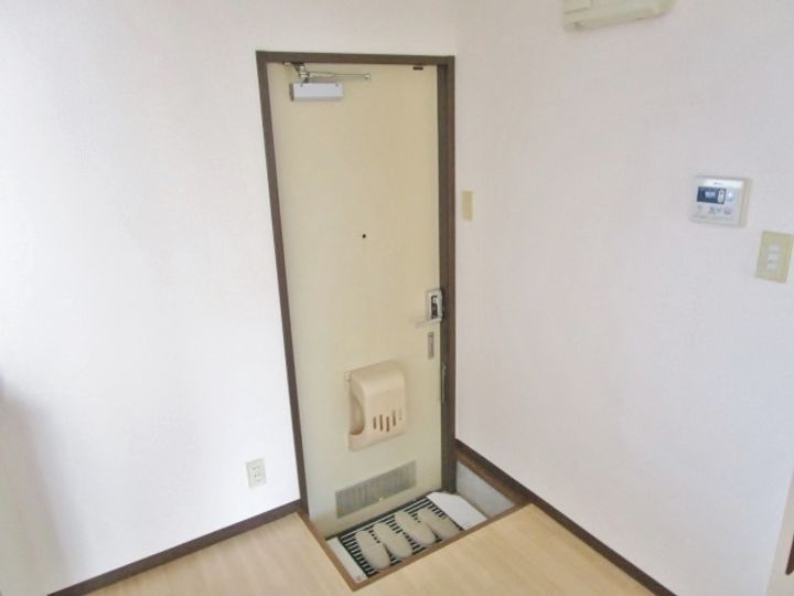 グランデュール福山Bの玄関