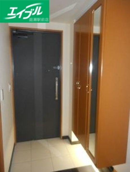 コア本町の玄関