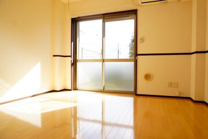 オーブ戸塚の居間