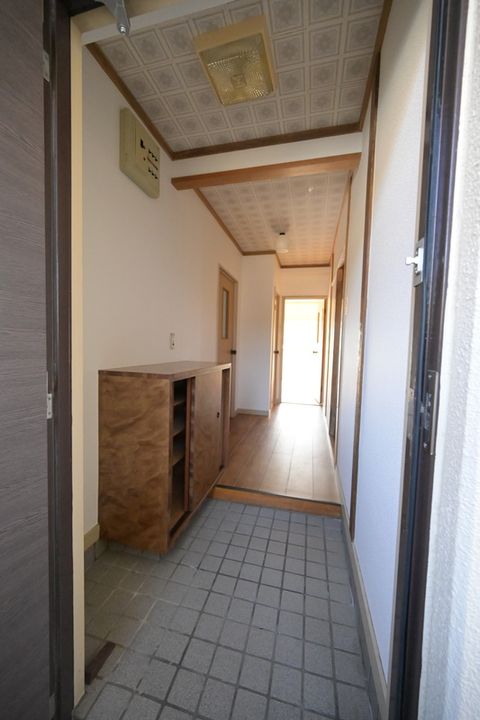向日葵マンションの玄関