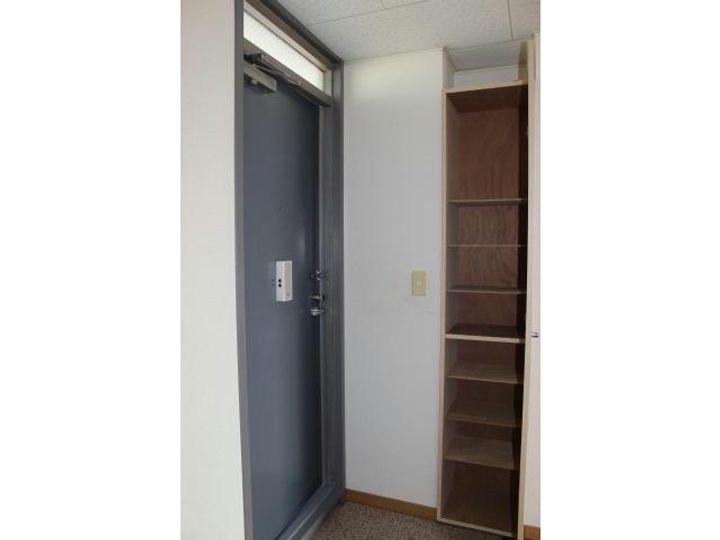 静岡県裾野市佐野(アパート)の賃貸物件の玄関