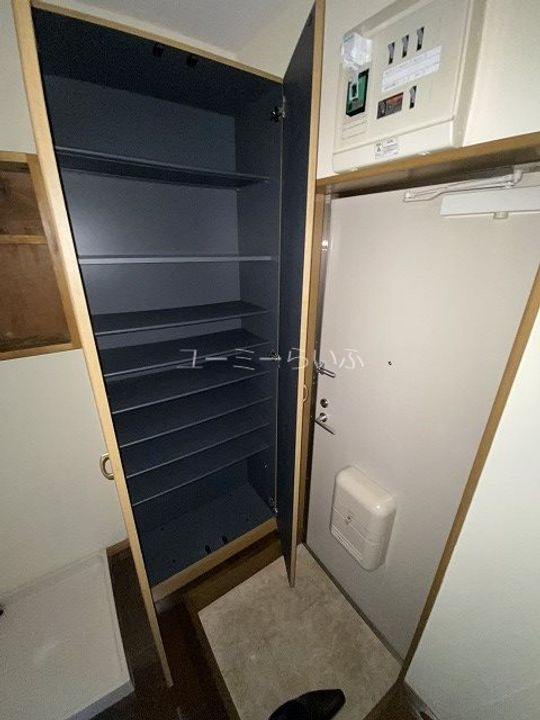 リフレコデラ湘南Cの玄関