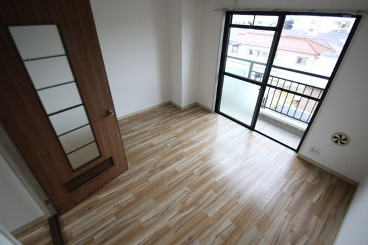 森川ビルの居間