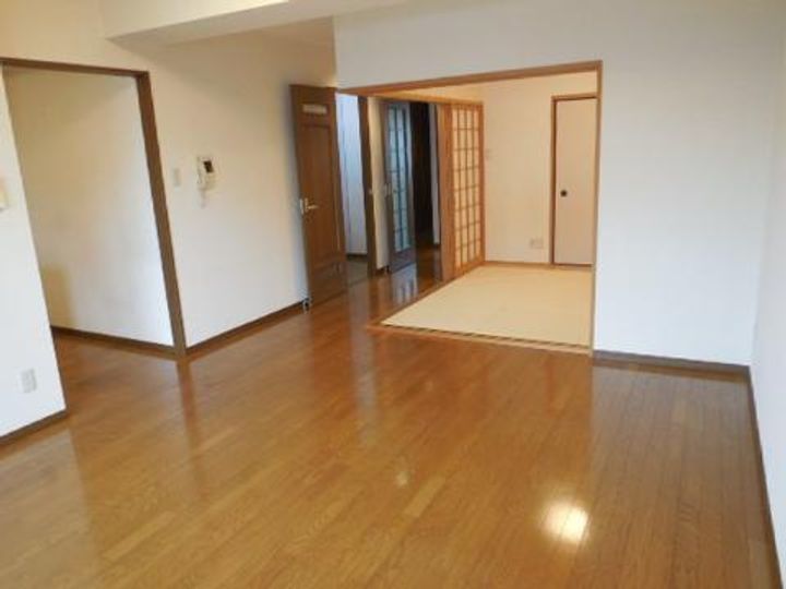 愛媛県宇和島市築地町1(マンション)の賃貸物件の居間