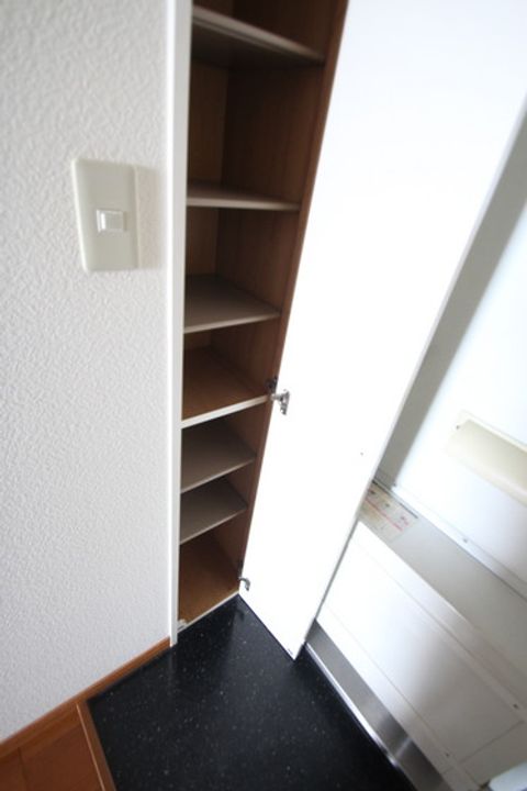 レオパレス眺望の玄関