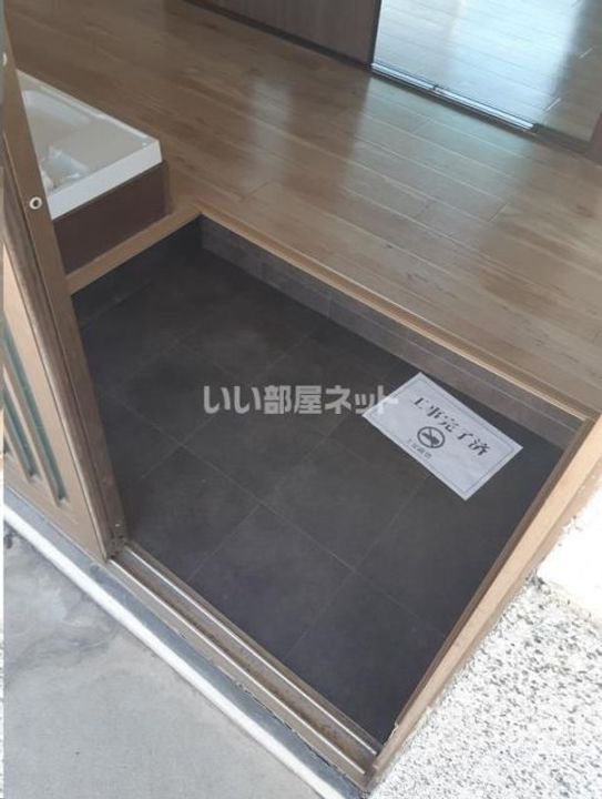 大阪府茨木市丑寅1(マンション)の賃貸物件の玄関