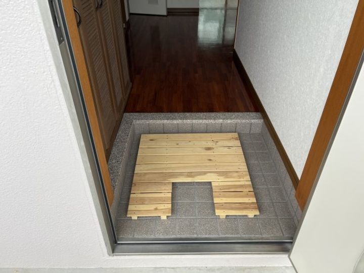 新川136の玄関