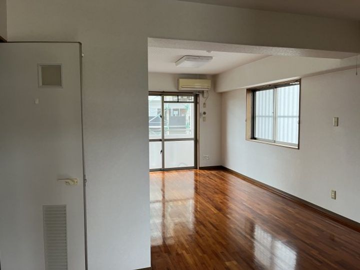 新川136の居間
