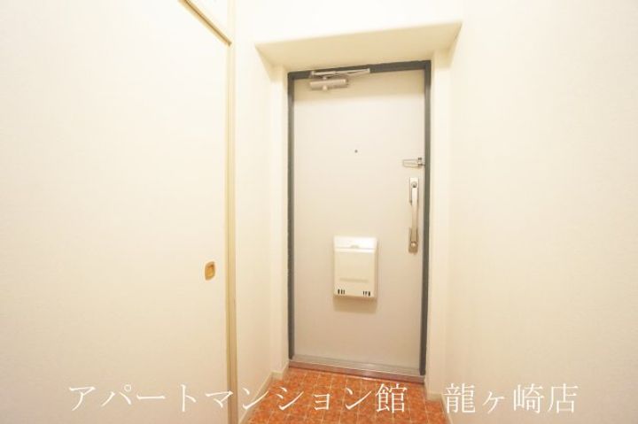 マンハイム佐貫B棟の玄関