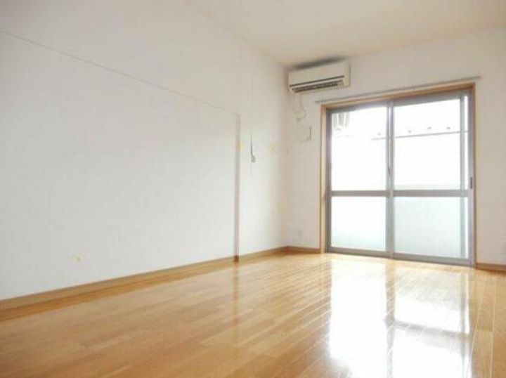 東芳ロイヤルガーデンの居間