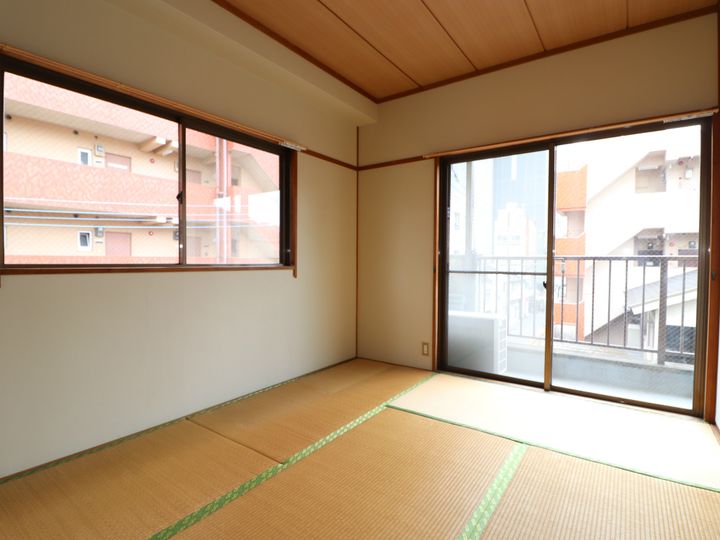 川添ビルの居間
