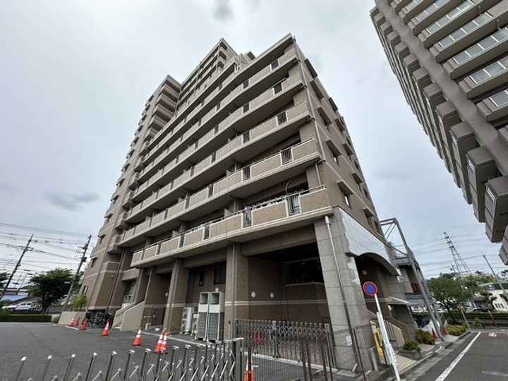 東京都稲城市東長沼(マンション)の賃貸物件の外観