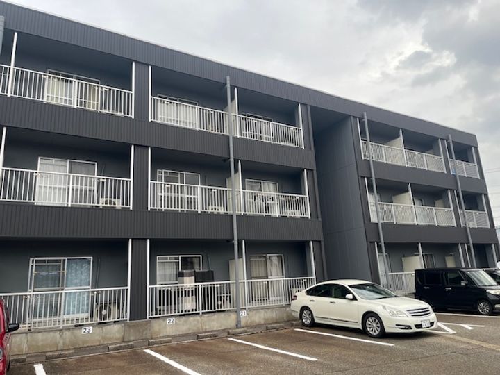 富山県高岡市二上(マンション)の賃貸物件の外観
