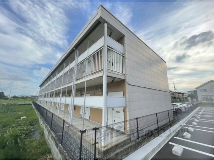 レオパレスビクトアール法隆寺の外観