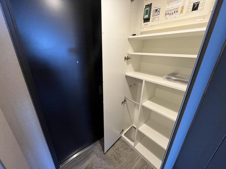 シーズンフラッツ上杉の玄関