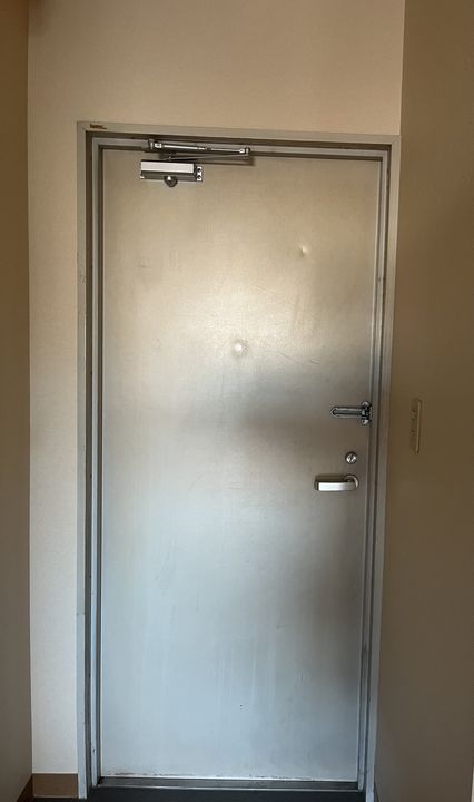 マンション河村の玄関