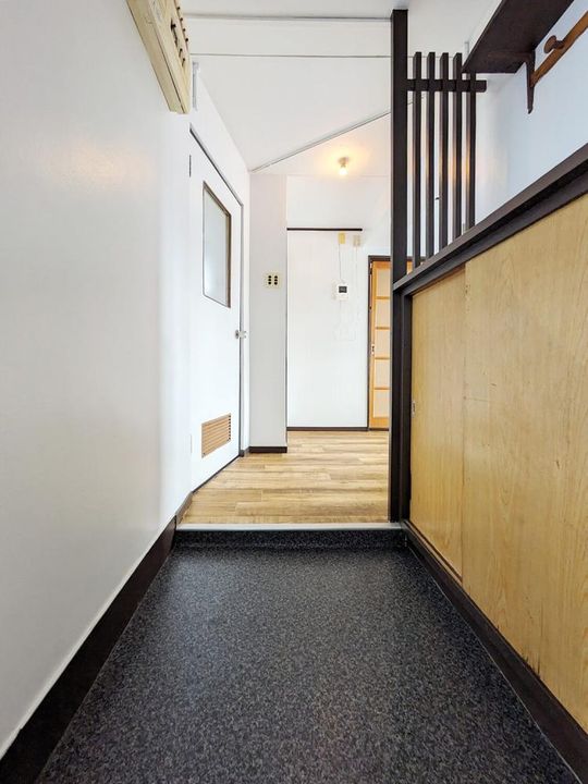 上平間住宅1号棟の玄関