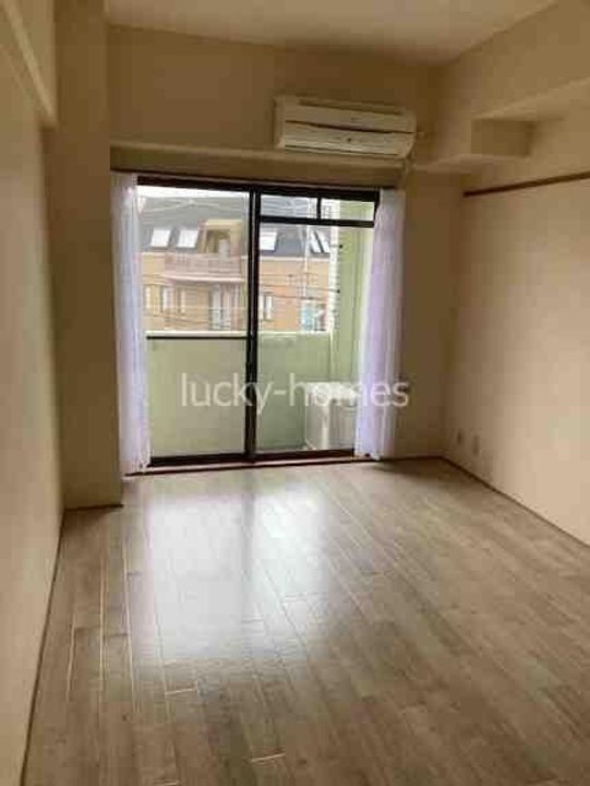 エメラルドマンションの居間