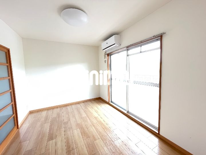 ストークハウス・アネックスの居間