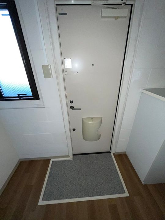 ハイムエーデルワイスA棟の玄関