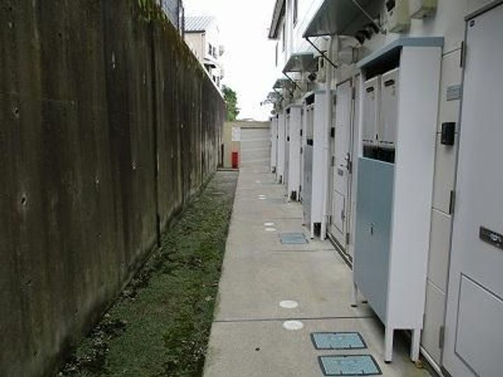 レオパレスシャトーヒライデの玄関