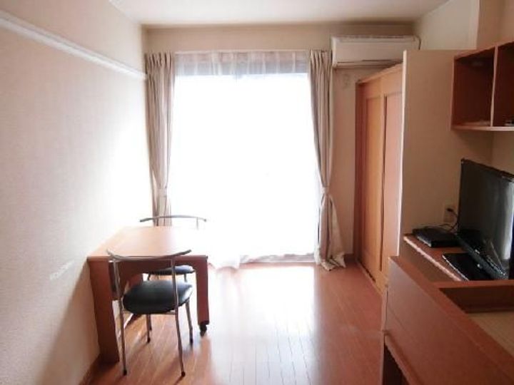 レオパレスシャトーヒライデの居間