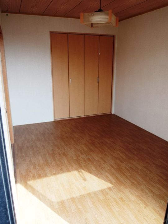 フロリアーデ梅島Bの居間