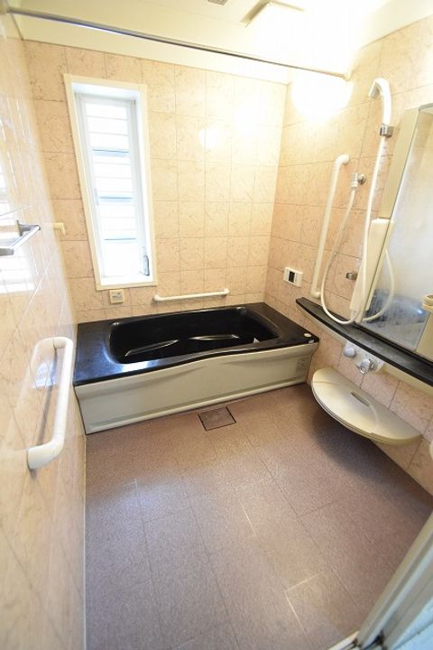 神奈川県三浦郡葉山町一色(一戸建)の賃貸物件の風呂