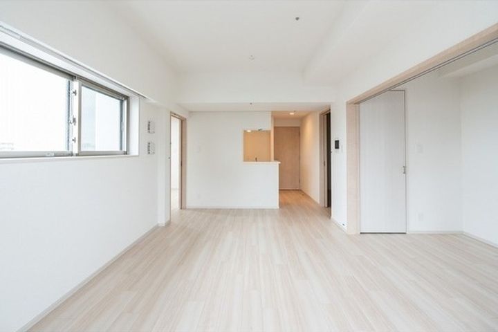 東京都板橋区板橋1の賃貸マンションの居間
