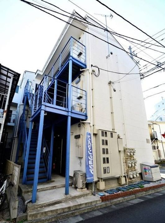クレセント中野の玄関
