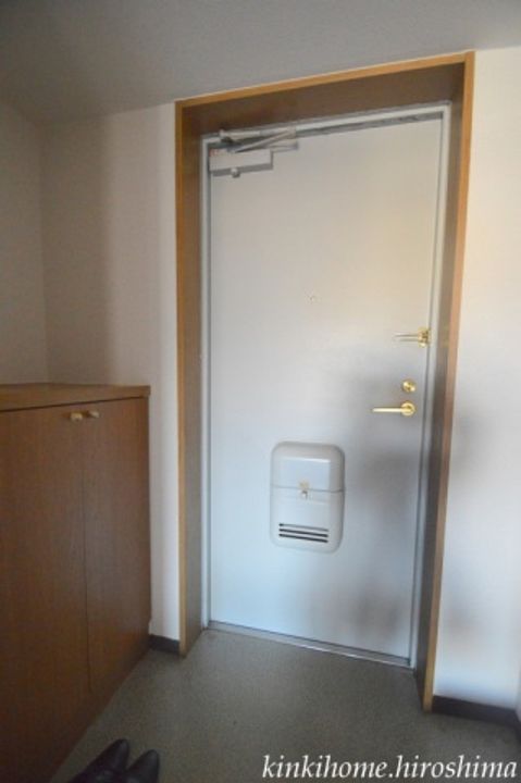 田中興産第11ビルの玄関