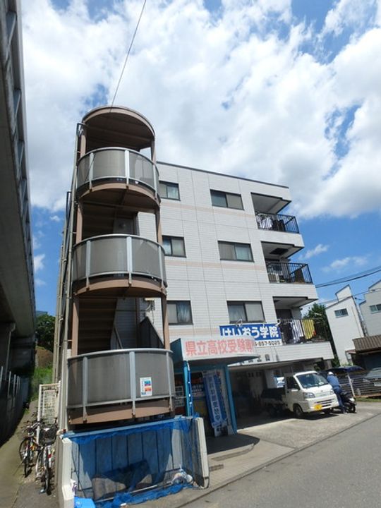 美栄ビルの外観