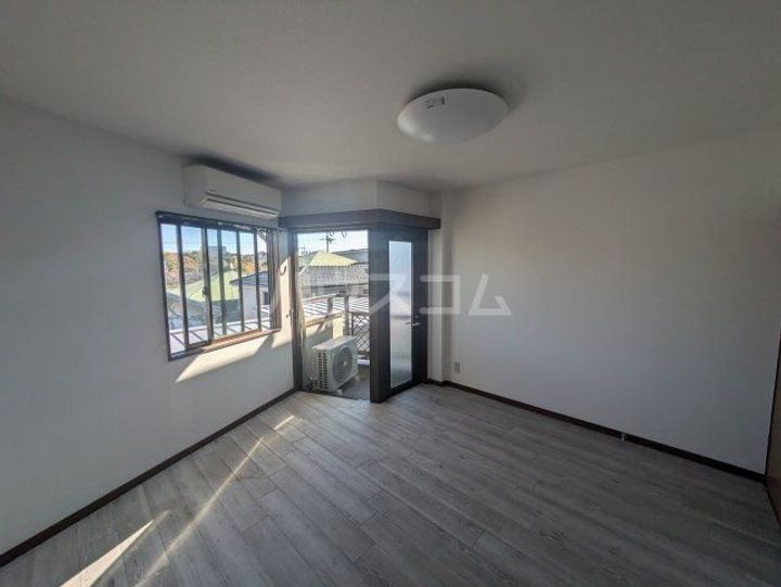 ヴィラ萩山の居間