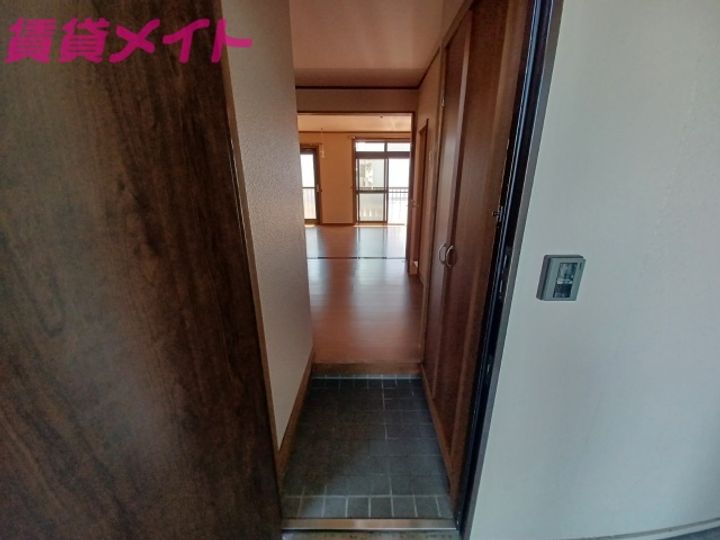 ノーブル松本の玄関