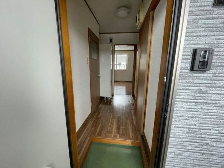 新潟県長岡市三ツ郷屋町(アパート)の賃貸物件の玄関