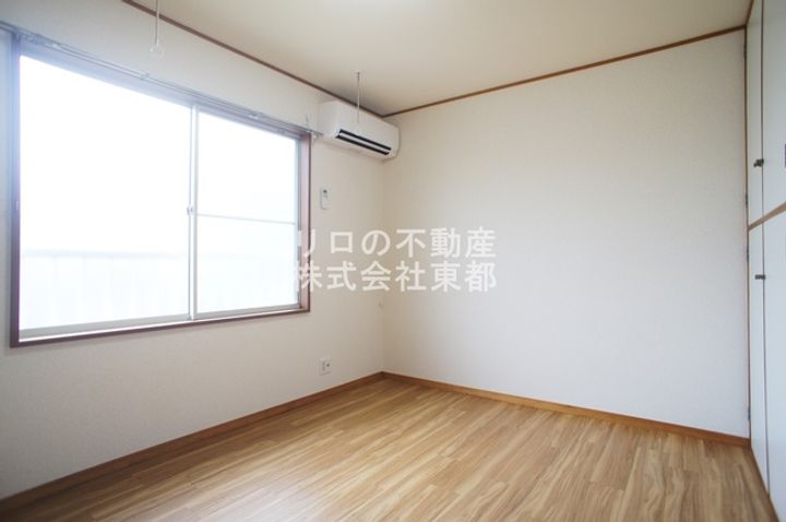 シェモア喜多見IIの居間