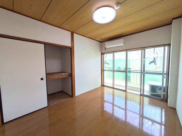 日月マンションの居間